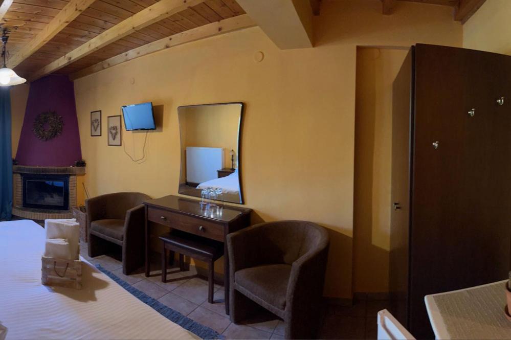 Guesthouse Teloni Vitina Luaran gambar