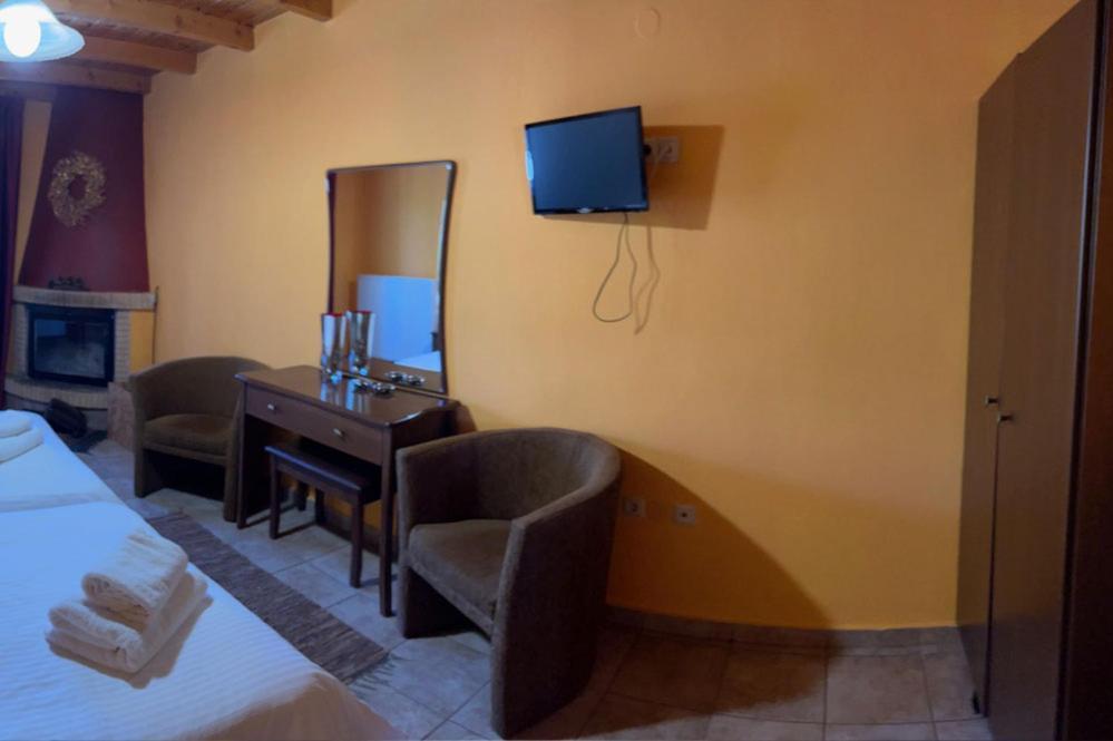 Guesthouse Teloni Vitina Luaran gambar